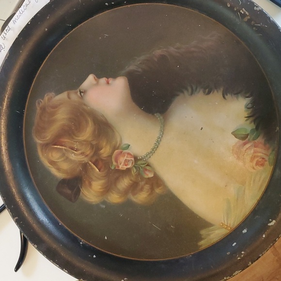 Nice Victorian heavy tray may be reproduction from 50s or 60s?? Not sure of age - Picture 8 of 17